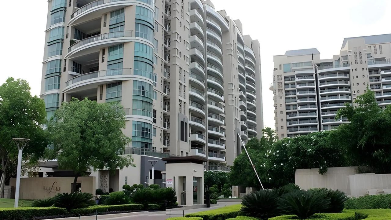 DLF Aralias Sector 42