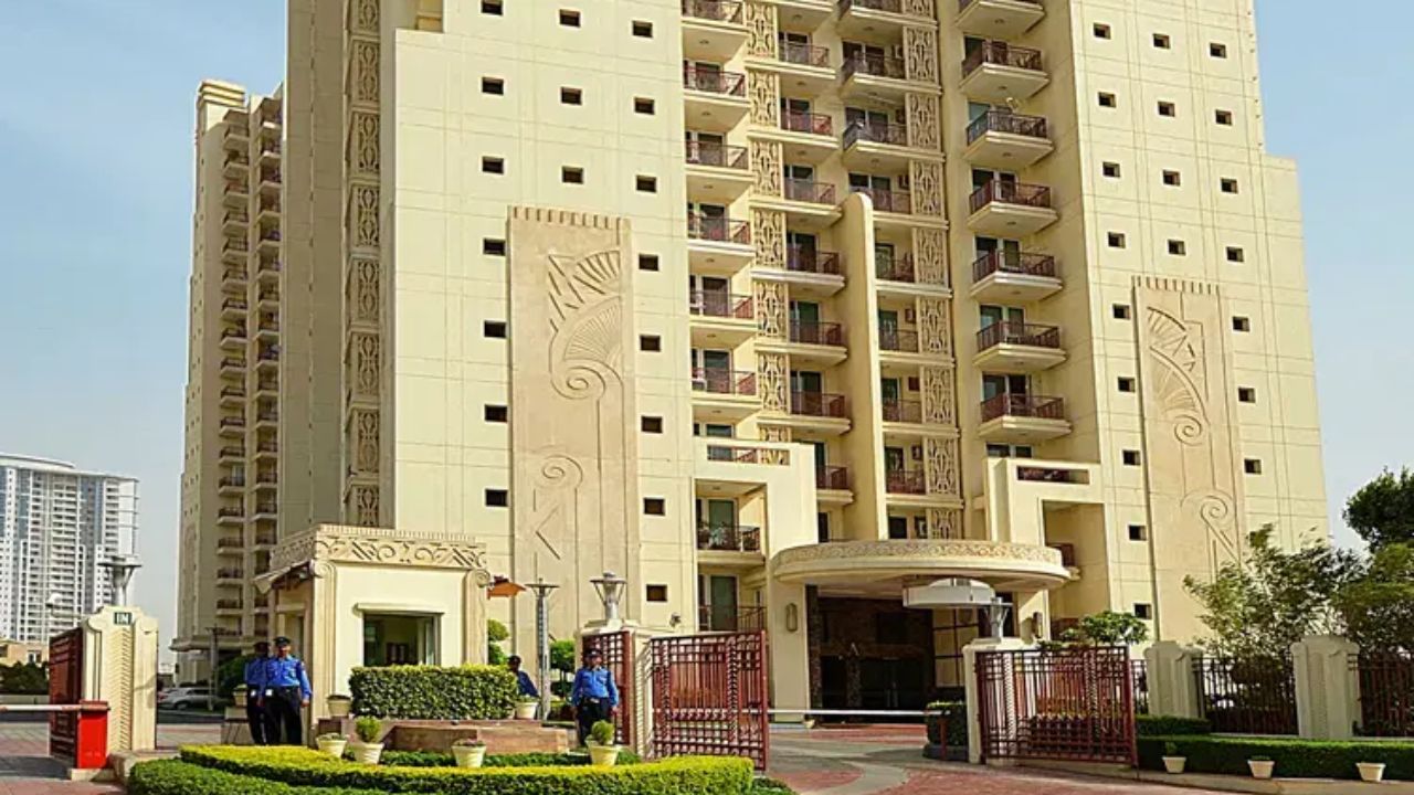 DLF The Summit Sector 54