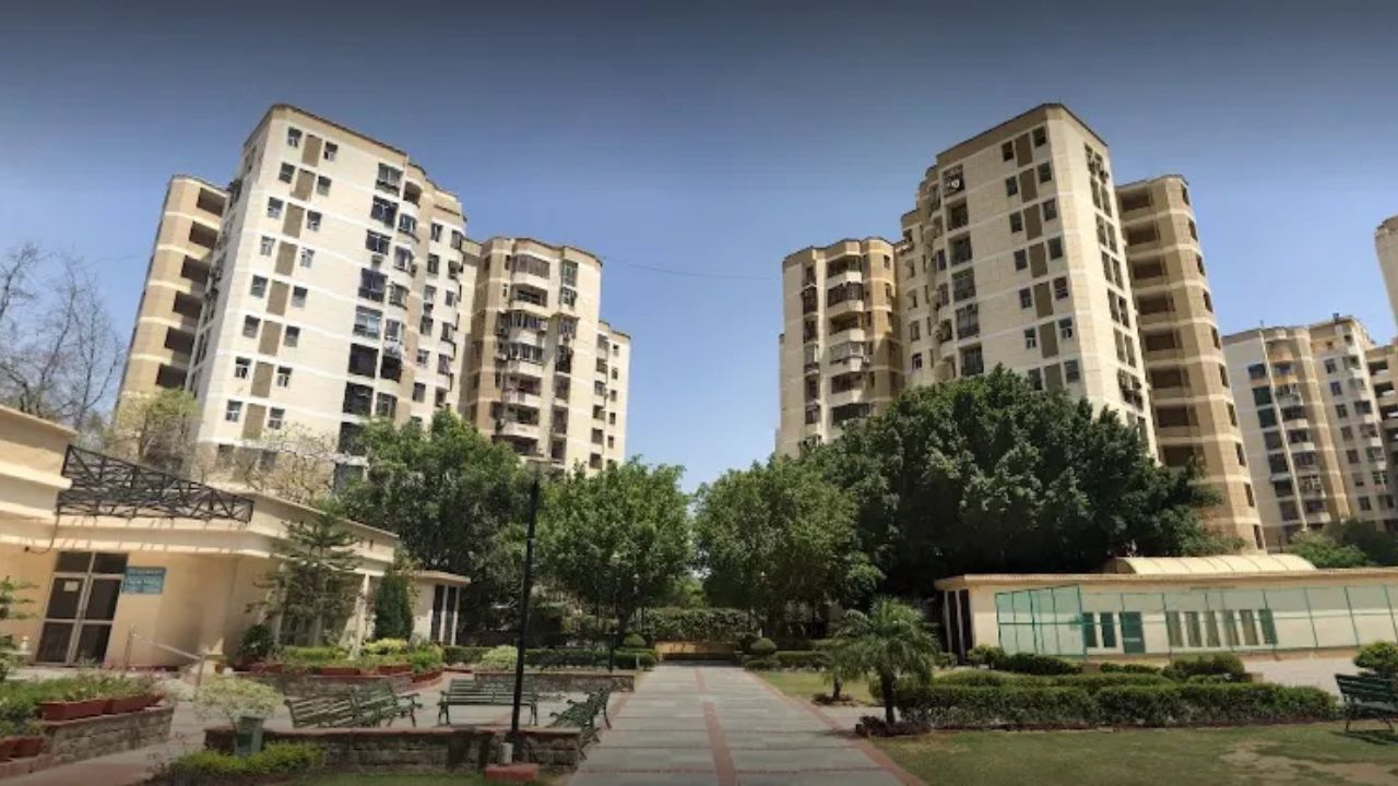 DLF Silver Oaks Sector 26 