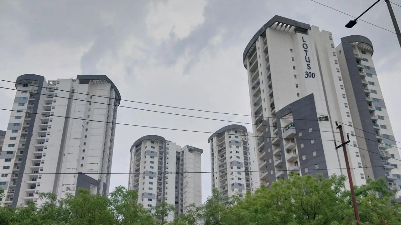 3C Lotus 300 Noida 