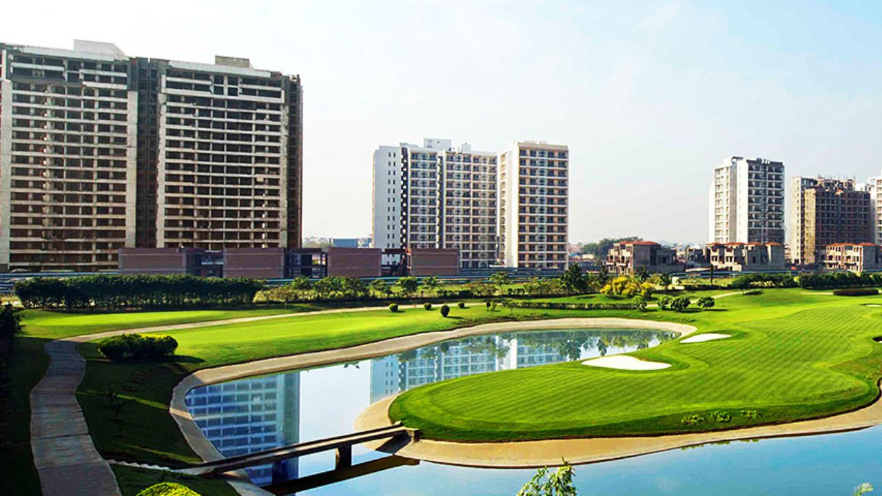 Jaypee Greens Knights Court 128