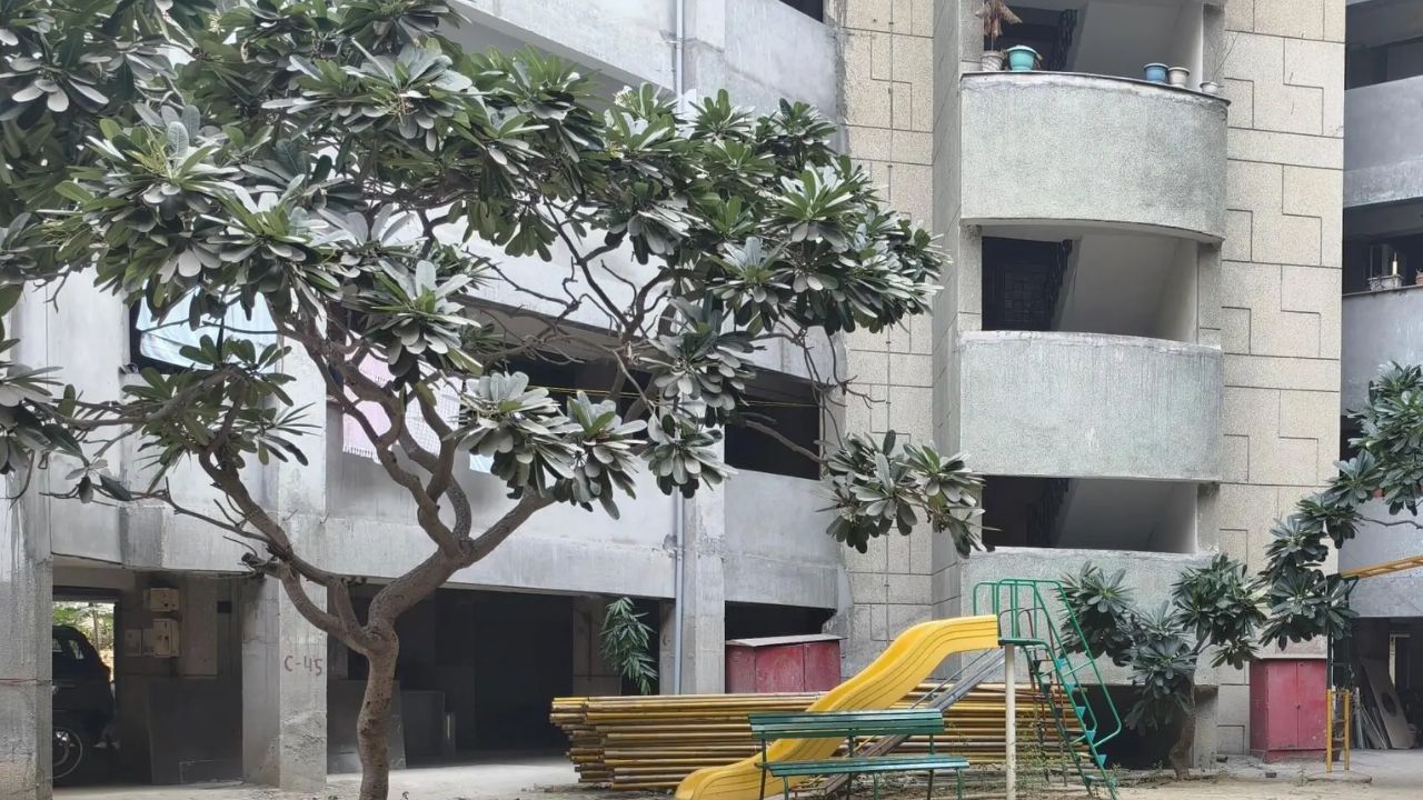 Lovely Home CGHS Sector 5 Dwarka 