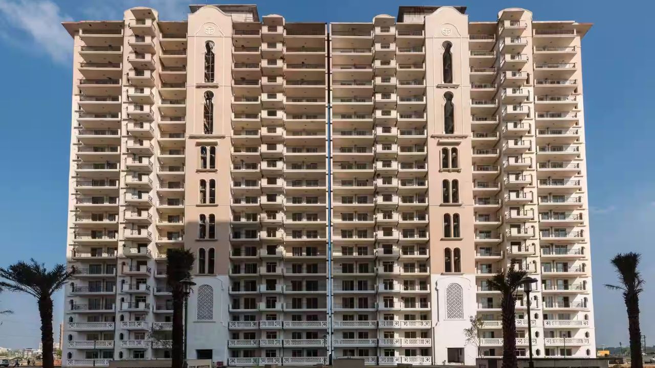 DLF Express Greens Sector 1A