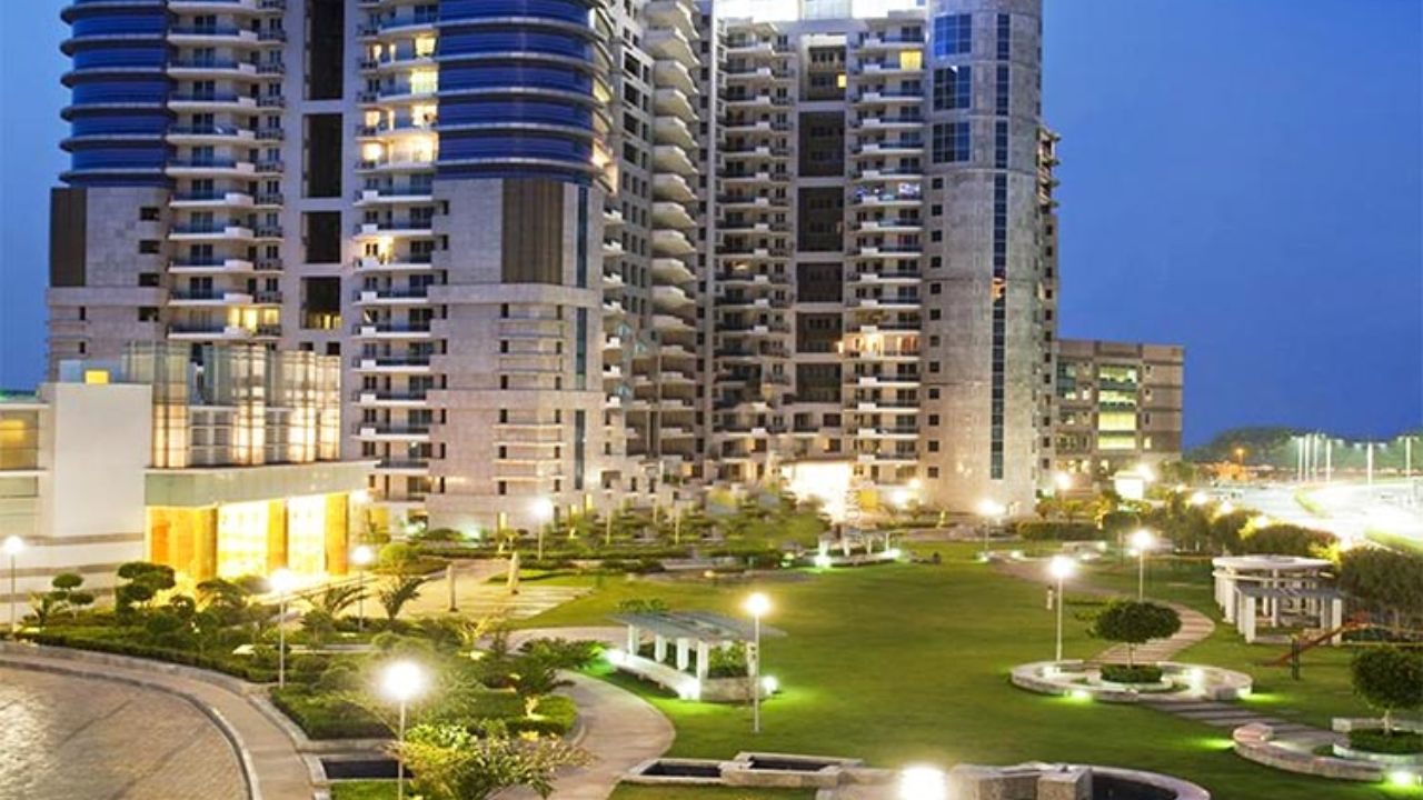 DLF The Pinnacle Sector 43